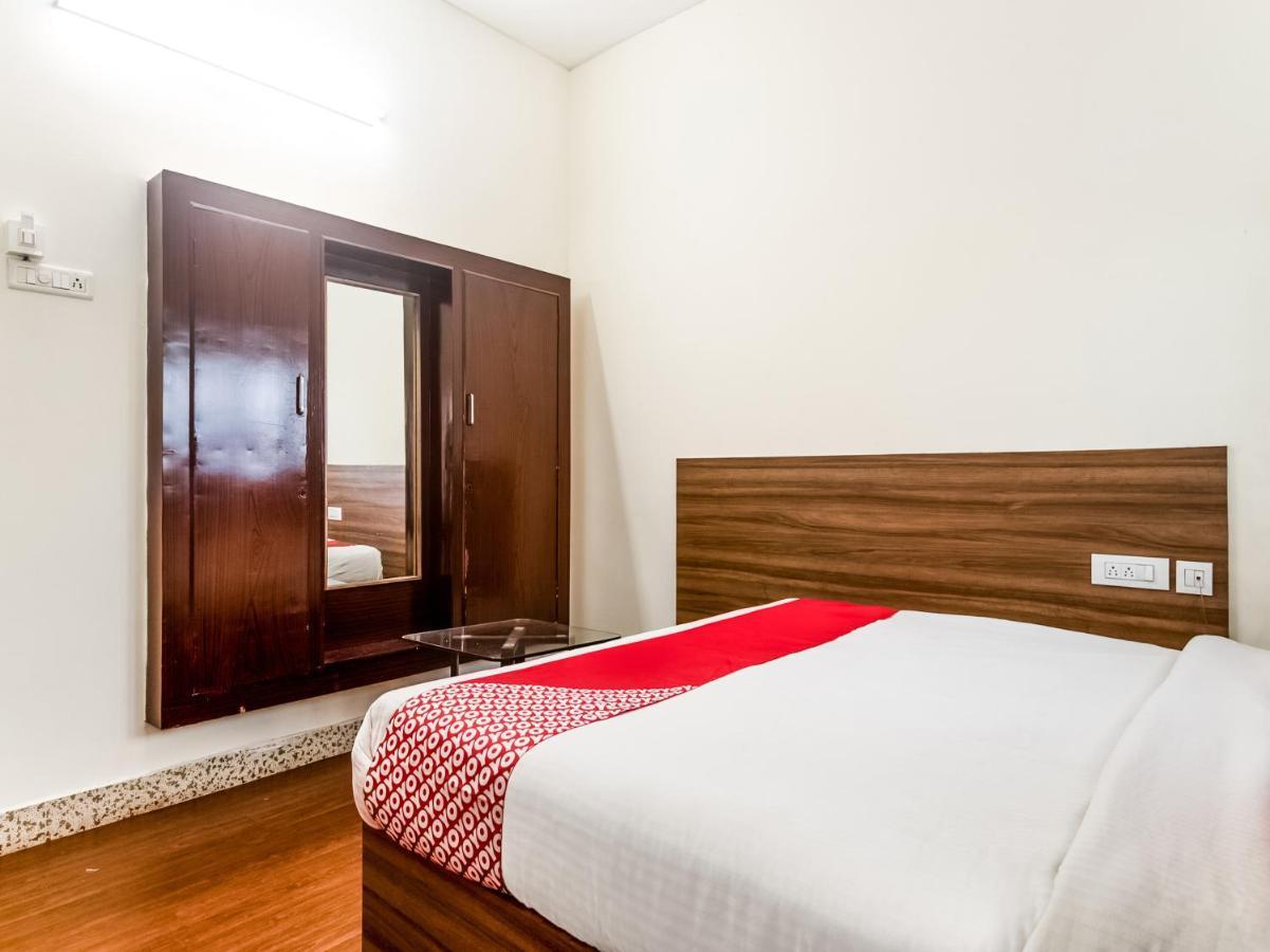 Oyo 76129 Rk Inn Guntūr Esterno foto